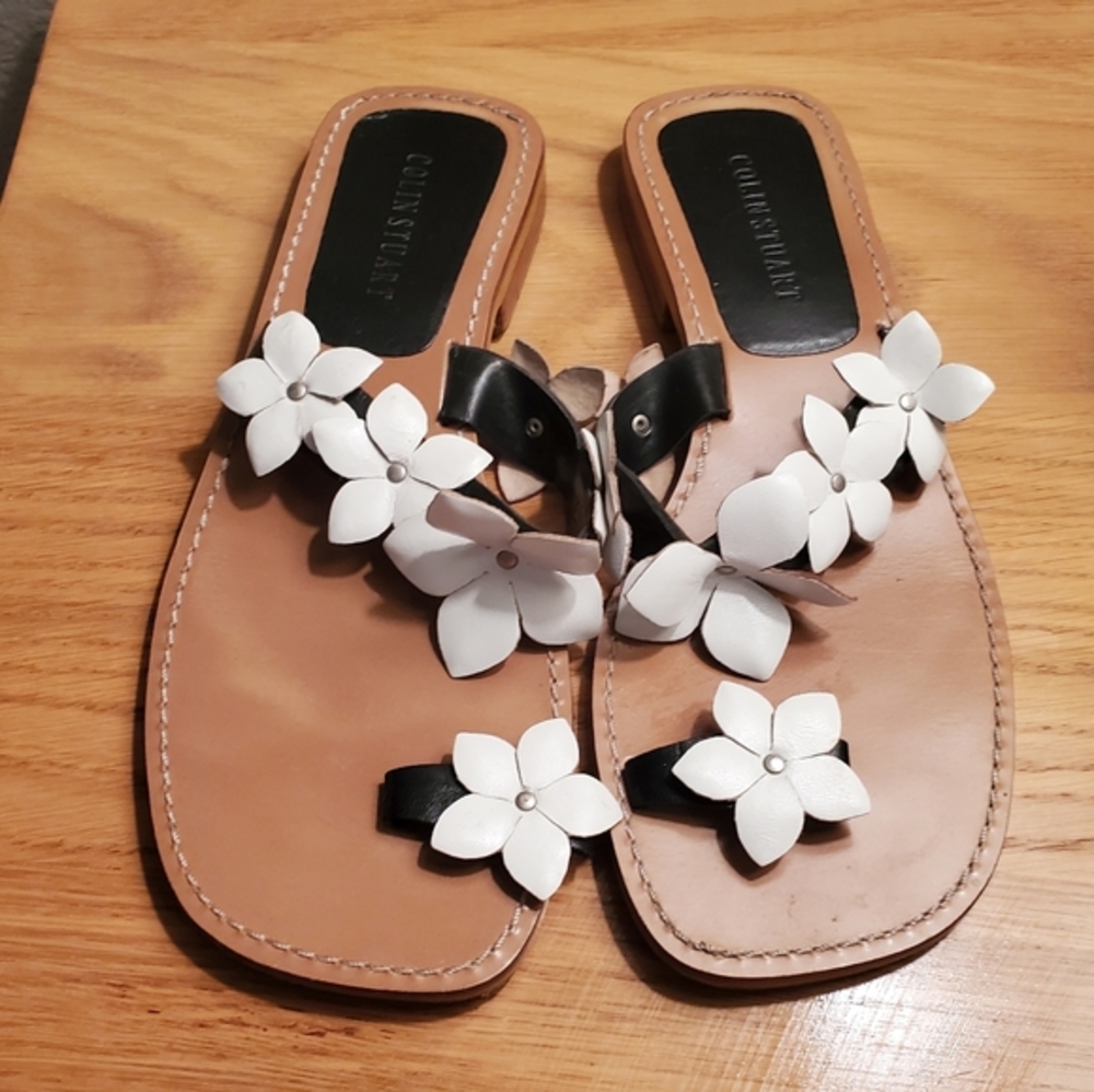 Colin Stuart Toe Sandals with White Flowers, size 8 W.  Very cute !